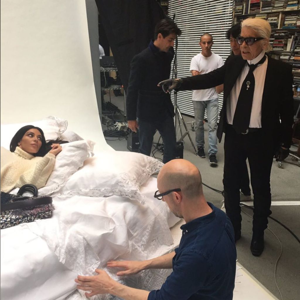 Kim Kardashian und Karl Lagerfeld am Set
