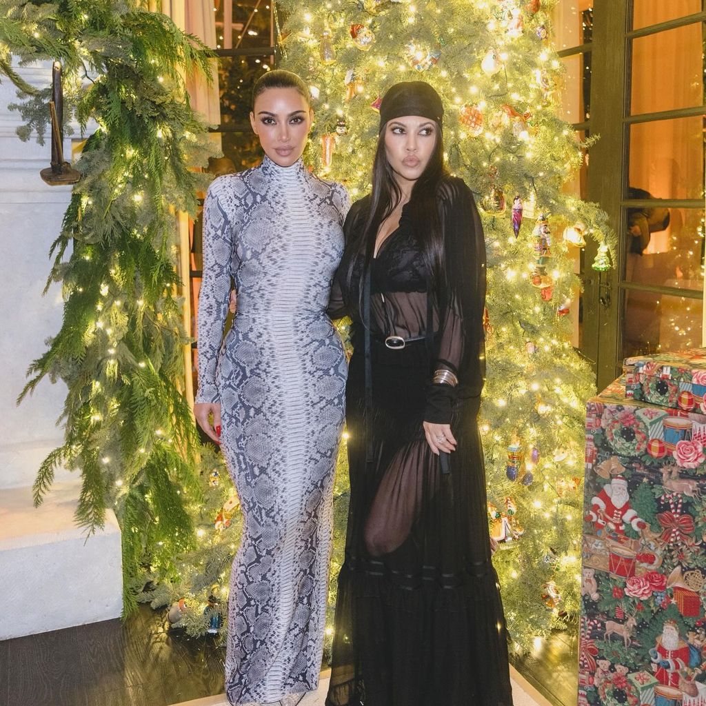 Kim und Kourtney Kardashian im Dezember 2024