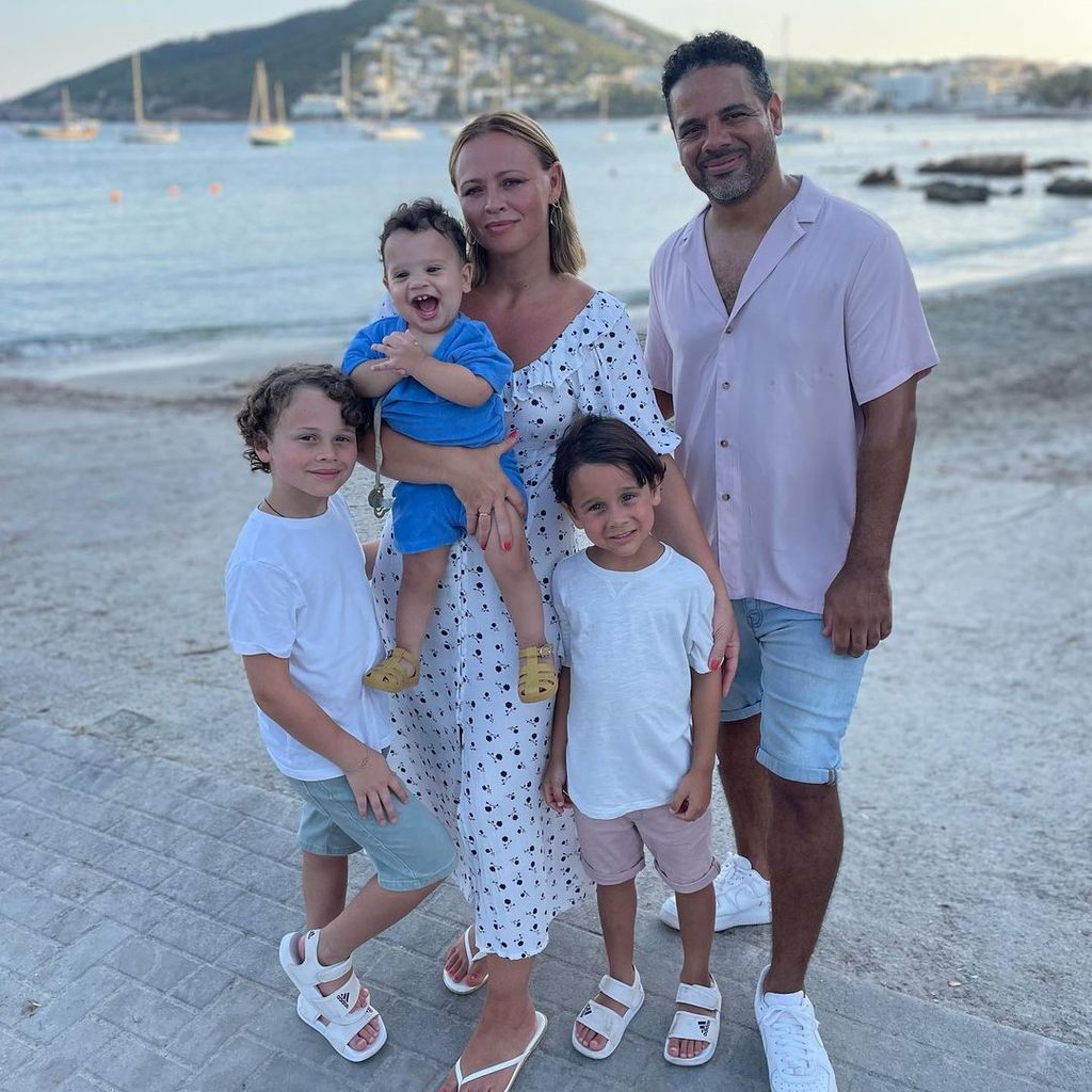 Kimberley Walsh und Justin Scott mit ihren Kindern