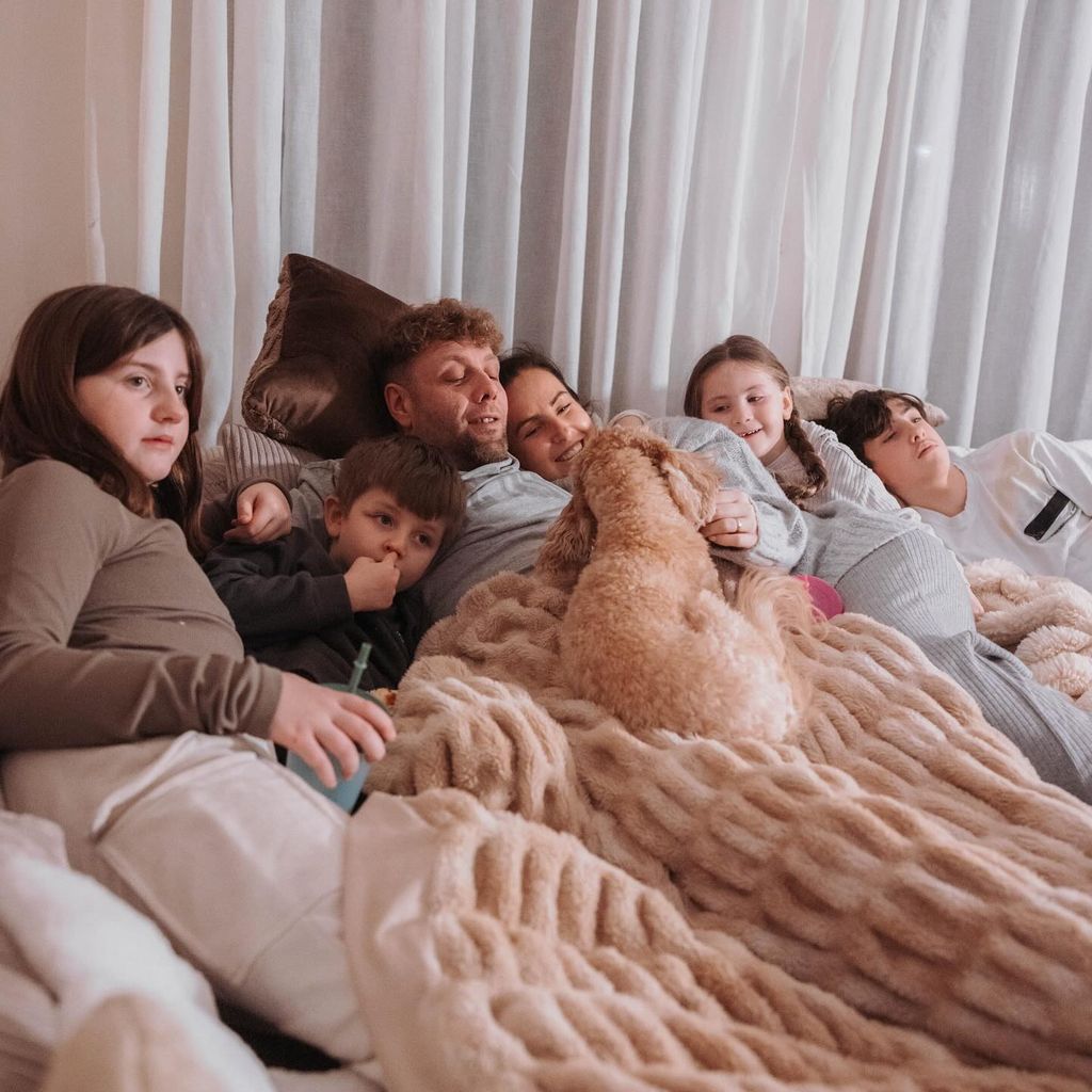 Kimberly Devlin-Mania (dritte von rechts) und ihre Familie