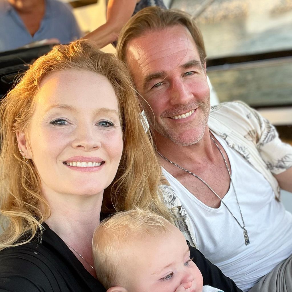 Kimberly und James Van Der Beek mit ihrem Kind