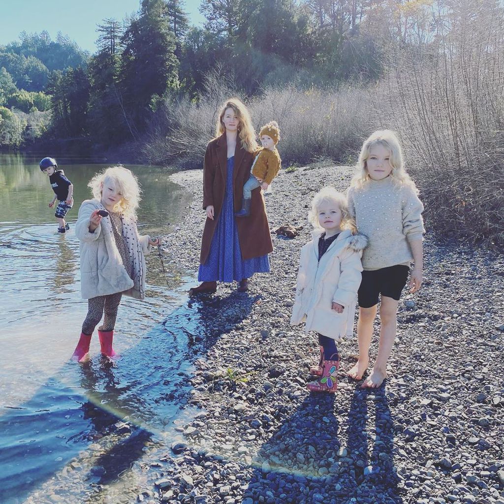 Kimberly Van Der Beek mit ihren fünf Kindern