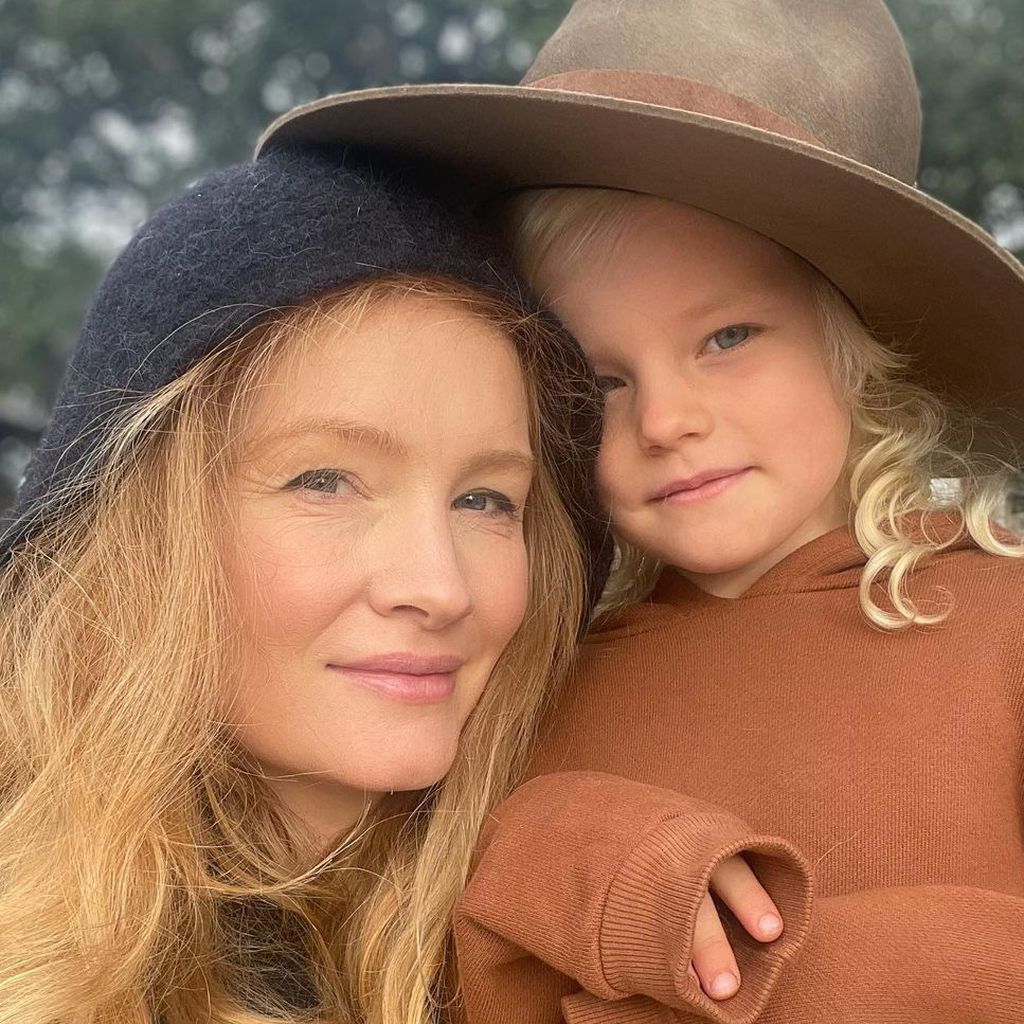 Kimberly Van Der Beek mit ihrem Kind, November 2021