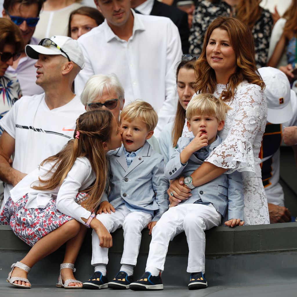 Roger Federers Frau Mirka mit den Kindern Charlene, Lennart und Leo