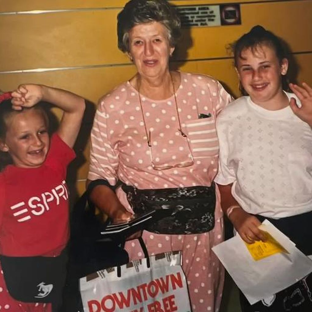 Kinderfoto von Rebel Wilson und ihrer Großmutter Gar
