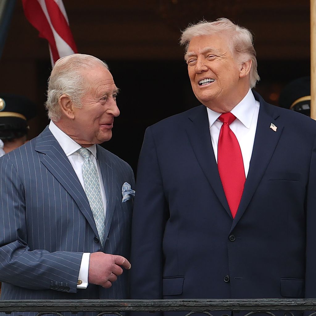 King Charles III und Donald Trump bei der Staatsankunft am Weißen Haus in Washington, DC, am 28. April 2026