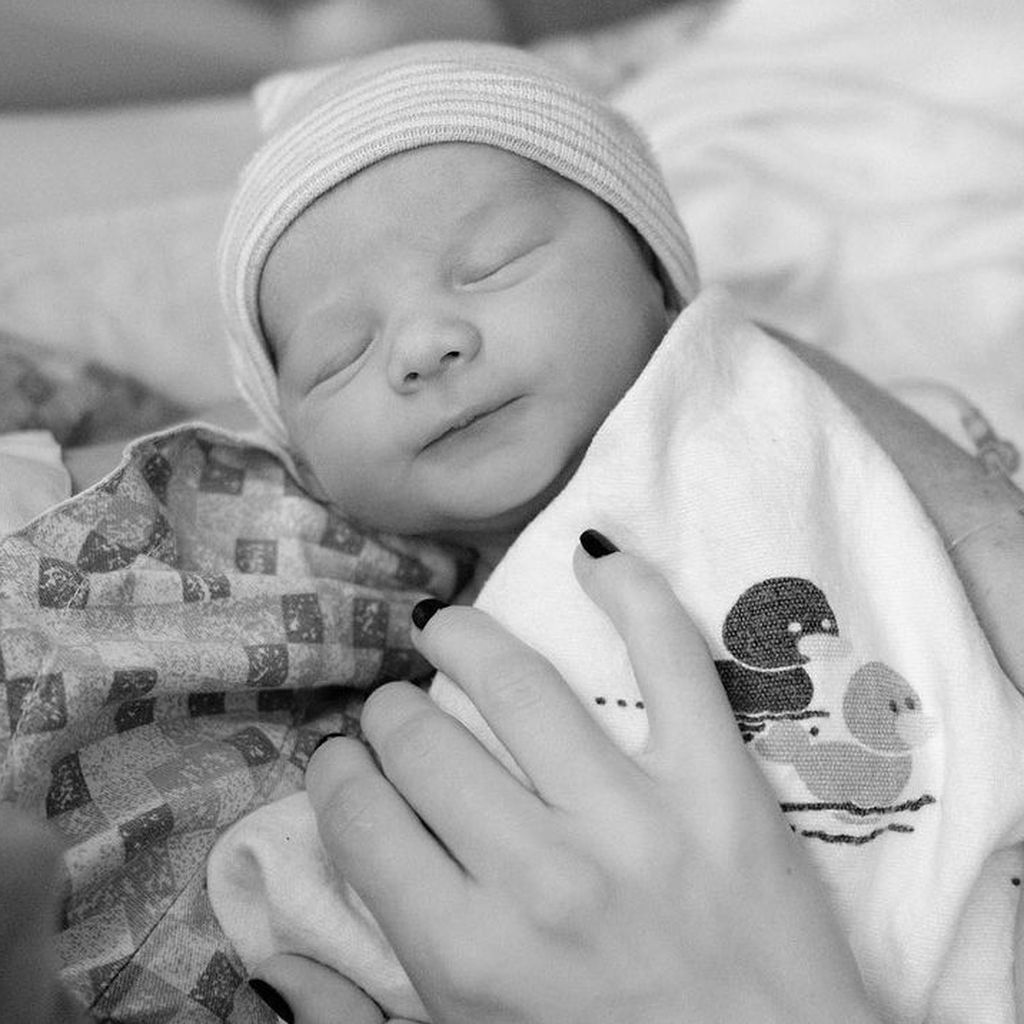 Kingsley Taylor Beech, Shenae Grimes' Sohn