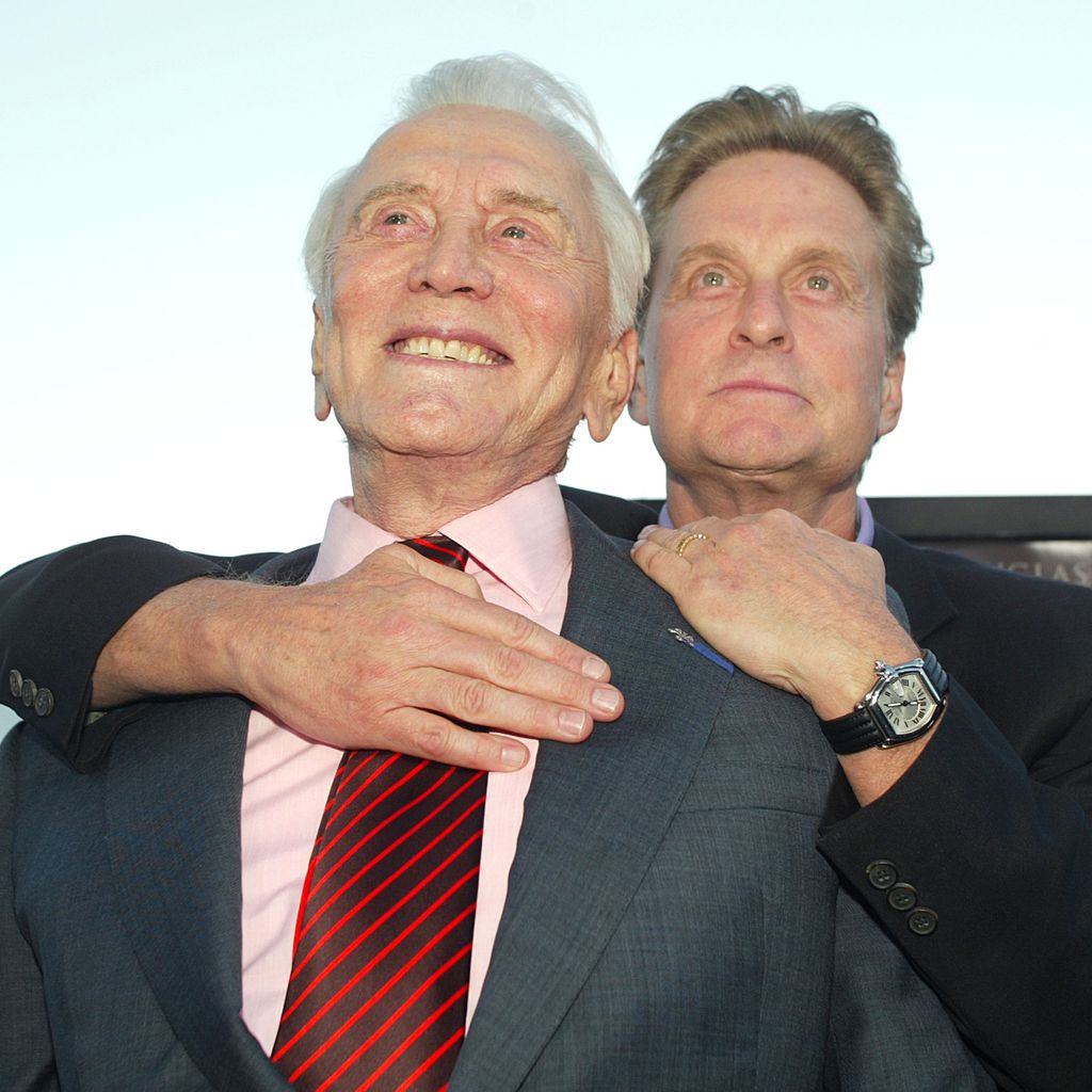 Kirk Douglas und sein Sohn Michael im April 2003
