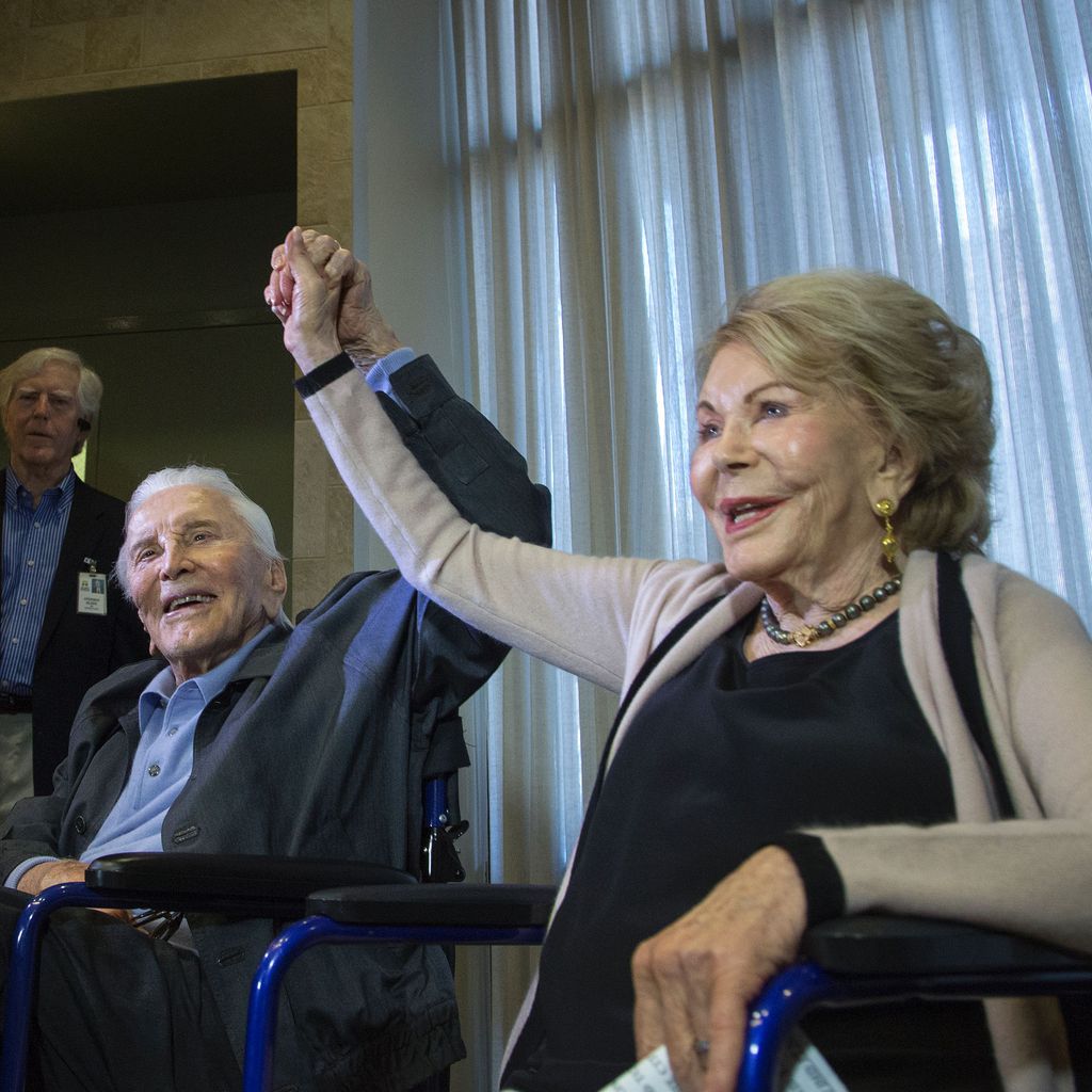 Kirk Douglas und seine Frau Anne im Mai 2017 in Los Angeles