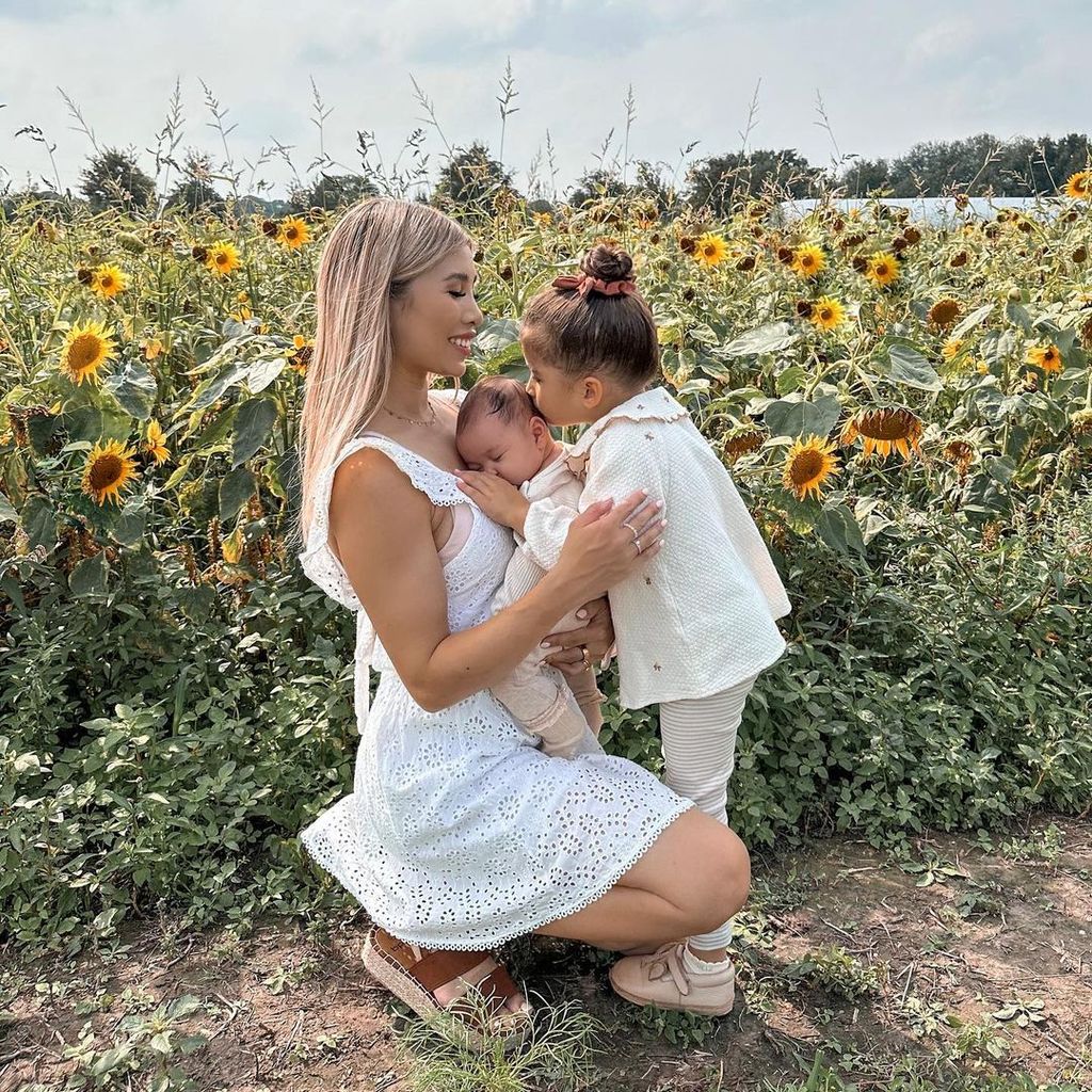 Kisu mit ihren Töchtern Leonie und Milena