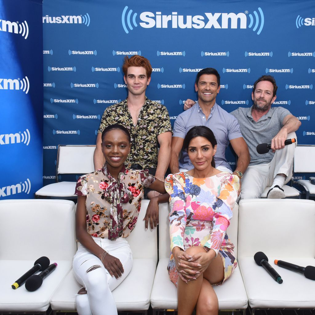 KJ Apa, Mark Consuelos, Luke Perry, Ashleigh Murray und Marisol Nichols  von "Riverdale"