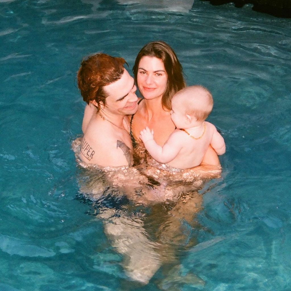KJ Apa und Clara Berry im April 2022