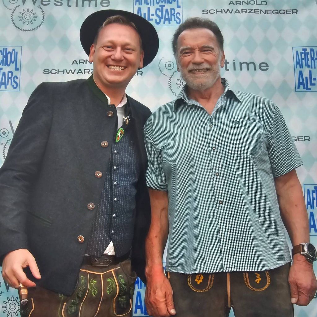 Knossi zu Besuch bei Arnold Schwarzenegger, 2024