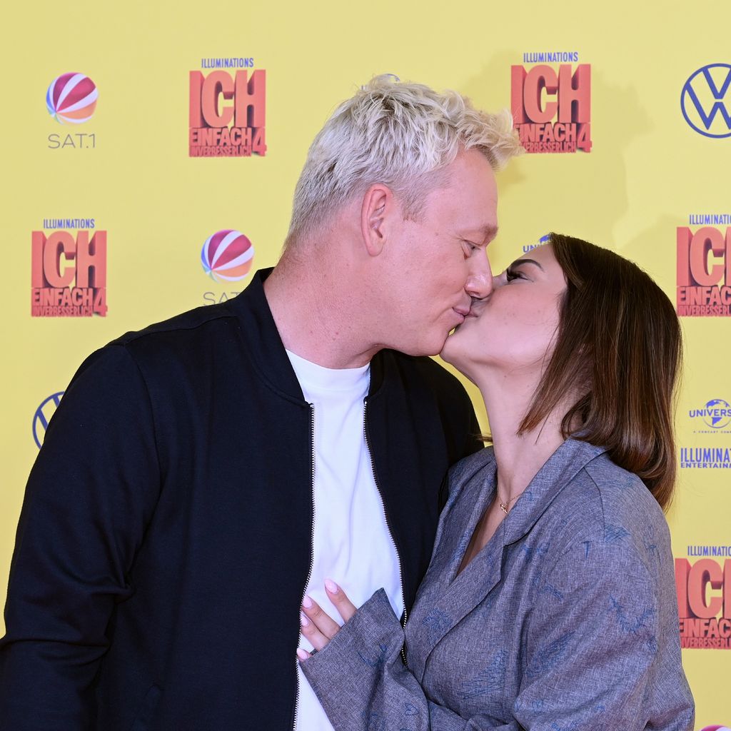 Knossi, Internet-Star, und seine Verlobte Lia Mitrou