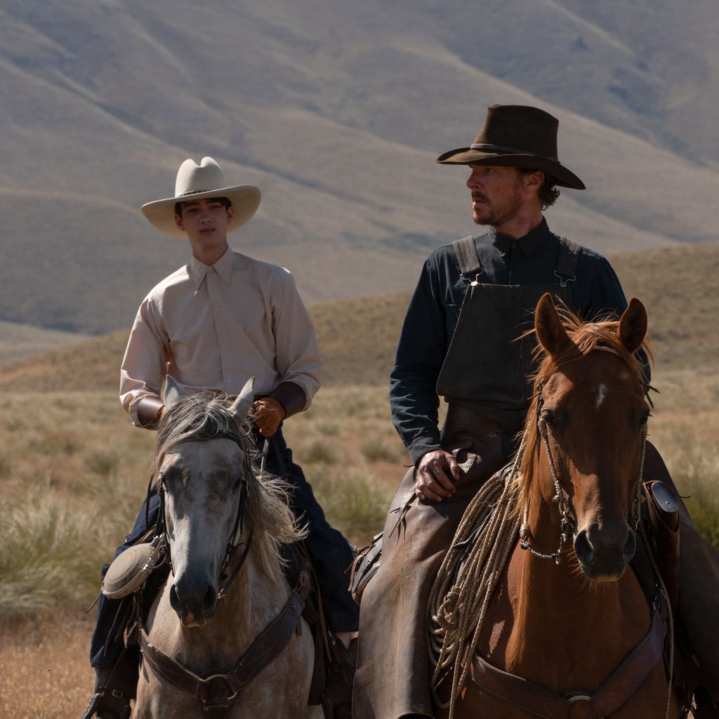 Kodi Smit-McPhee und Benedict Cumberbatch in "The Power of the Dog"