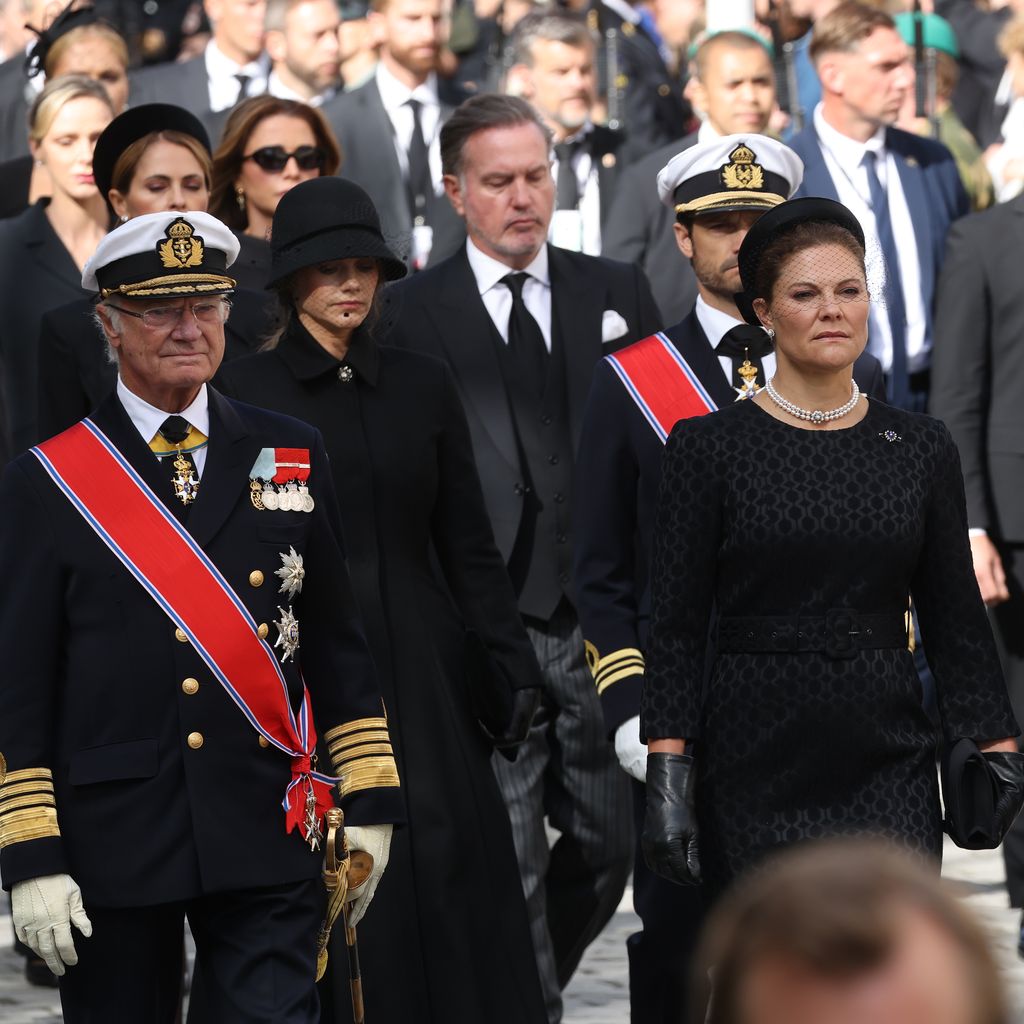 König Carl XVI. Gustaf, Kronprinzessin Victoria und Prinz Daniel bei der Trauerfeier für König Harald V. in Oslo