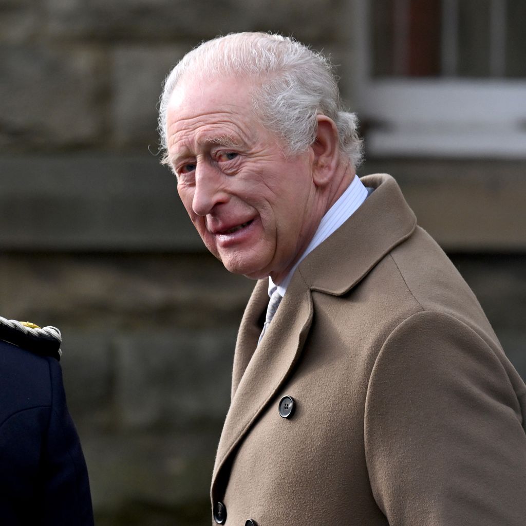 König Charles III. trifft am Bahnhof Clitheroe während seines Besuchs in Lancashire ein, Februar 2026