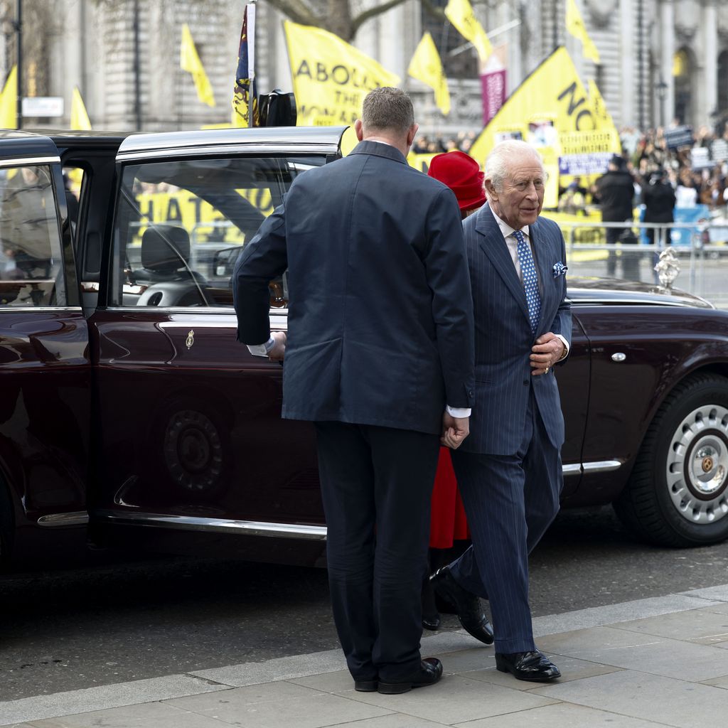 König Charles III. und Königin Camilla treffen zum Commonwealth-Day-Gottesdienst in der Westminster Abbey ein