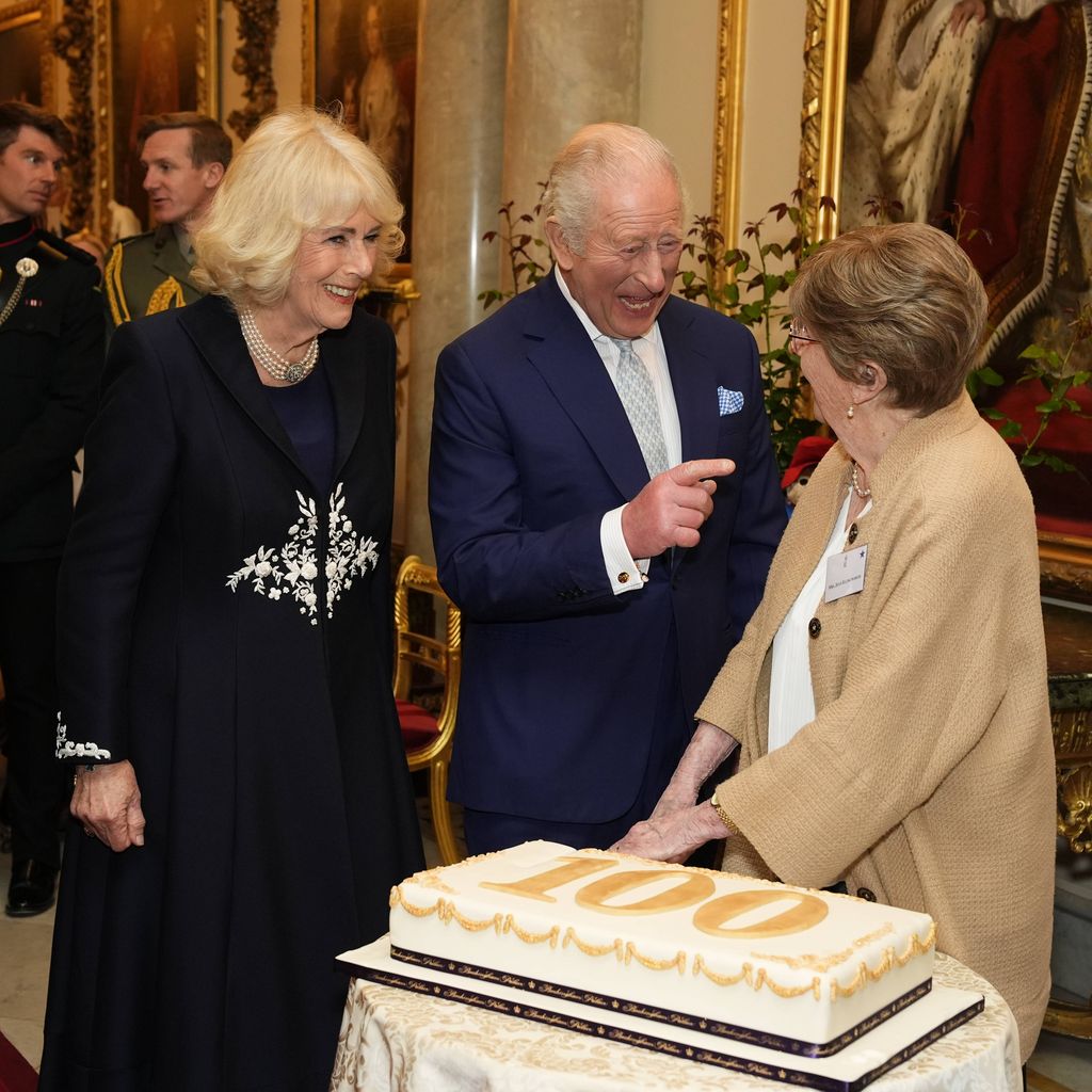 König Charles III. und Königin Camilla feiern das Vermächtnis von Queen Elizabeth II. im Buckingham Palace