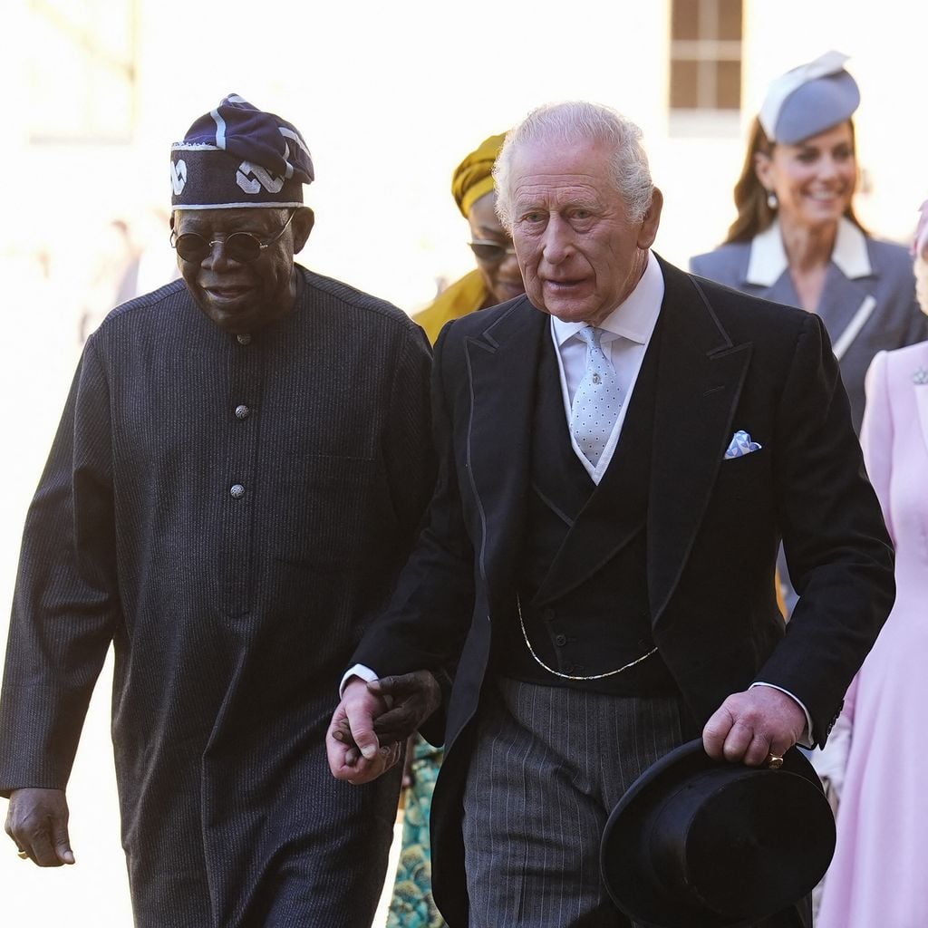 König Charles III und Bola Tinubu nach dem Willkommenszeremoniell in Windsor, mit Oluremi Tinubu, Königin Camilla, Catherine und Prinz William