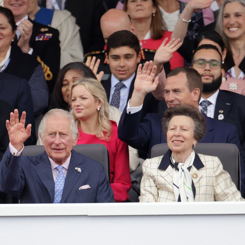 Prinzessin Anne (Mitte) im Kreis ihrer Familie