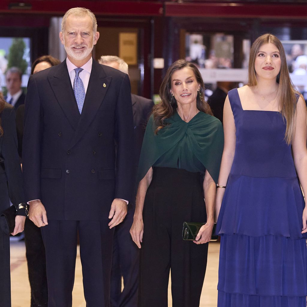 König Felipe VI., Königin Letizia, Kronprinzessin Leonor und Prinzessin Sofía beim Asturias-Awards-Konzert in Oviedo