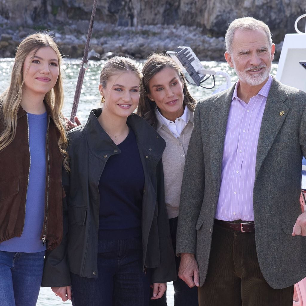 König Felipe VI, Königin Letizia, Kronprinzessin Leonor und Prinzessin Sofía besuchen Llanes