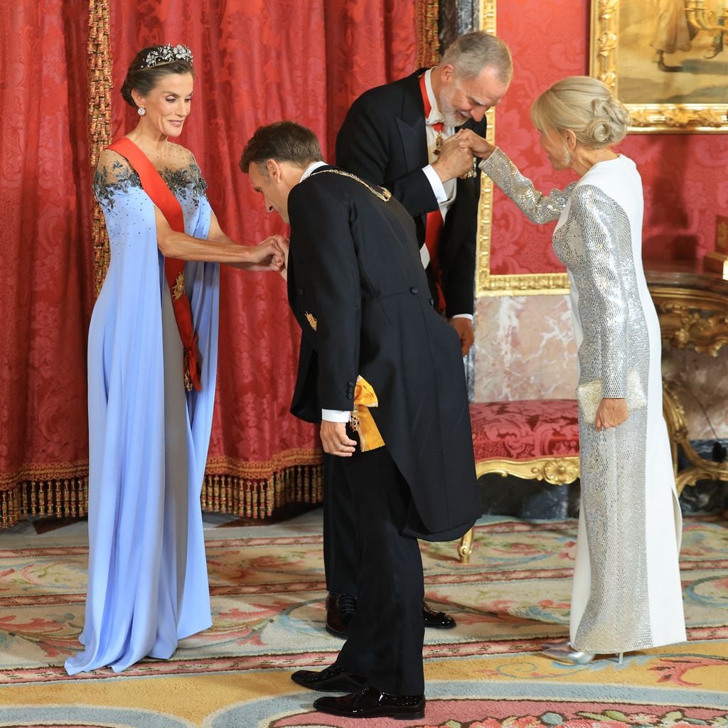 König Felipe VI und Königin Letizia empfangen Emmanuel Macron und Brigitte Macron zum Staatsdinner im Königspalast von Madrid