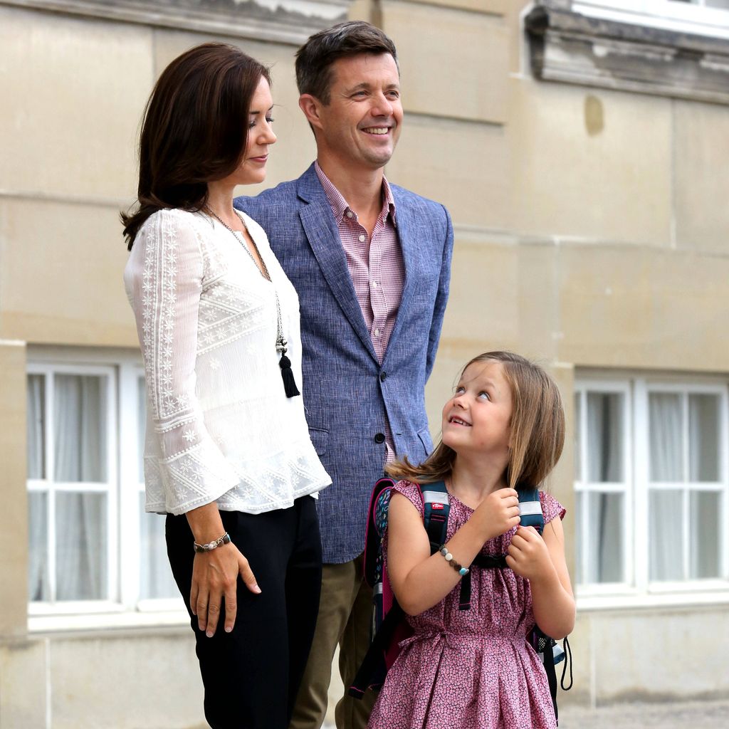 Erster Schultag von Prinzessin Isabella an der Tranegård-Schule in Gentofte mit ihren Eltern, König Frederik und Königin Mary