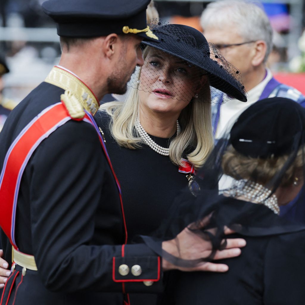 König Haakon VIII., Königin Mette-Marit und Königin Sonja bei der Trauerfeier für König Harald V. im Osloer Dom