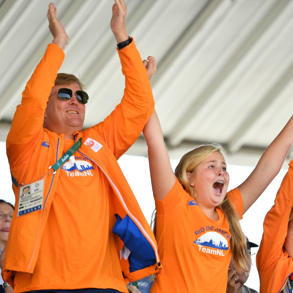 König Willem-Alexander, Prinzessin Amalia und Prinzessin Ariane beim olympischen Springreiten