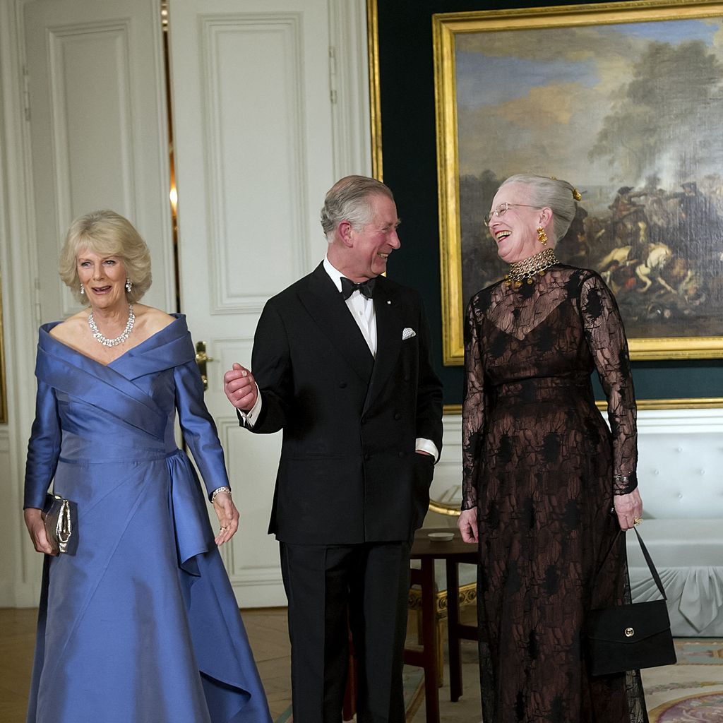 Königin Camilla, König Charles und Königin Margrethe im Schloss Amalienburg in 2012