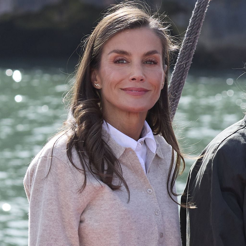 Königin Letizia besucht die Fischerbruderschaft Santa Ana de Llanes in Asturien