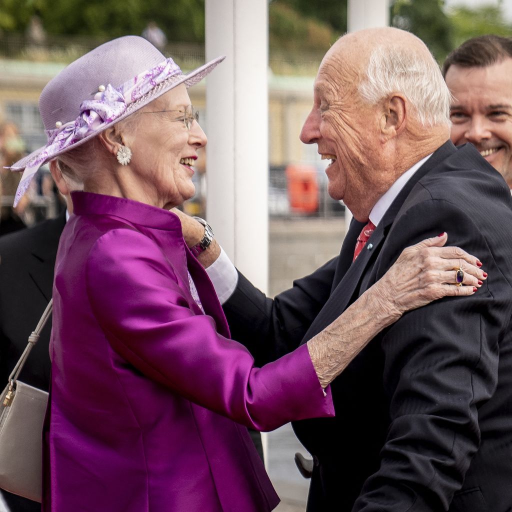 Königin Margrethe II. begrüßt König Harald V. in Kopenhagen