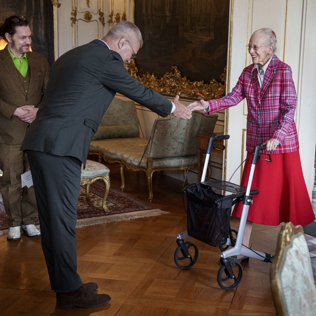 Königin Margrethe wird bei der Verleihung des "Prince Henrik Prize" an Pia Tafdrup in Schloss Fredensborg begrüßt, 11. Juni 2026