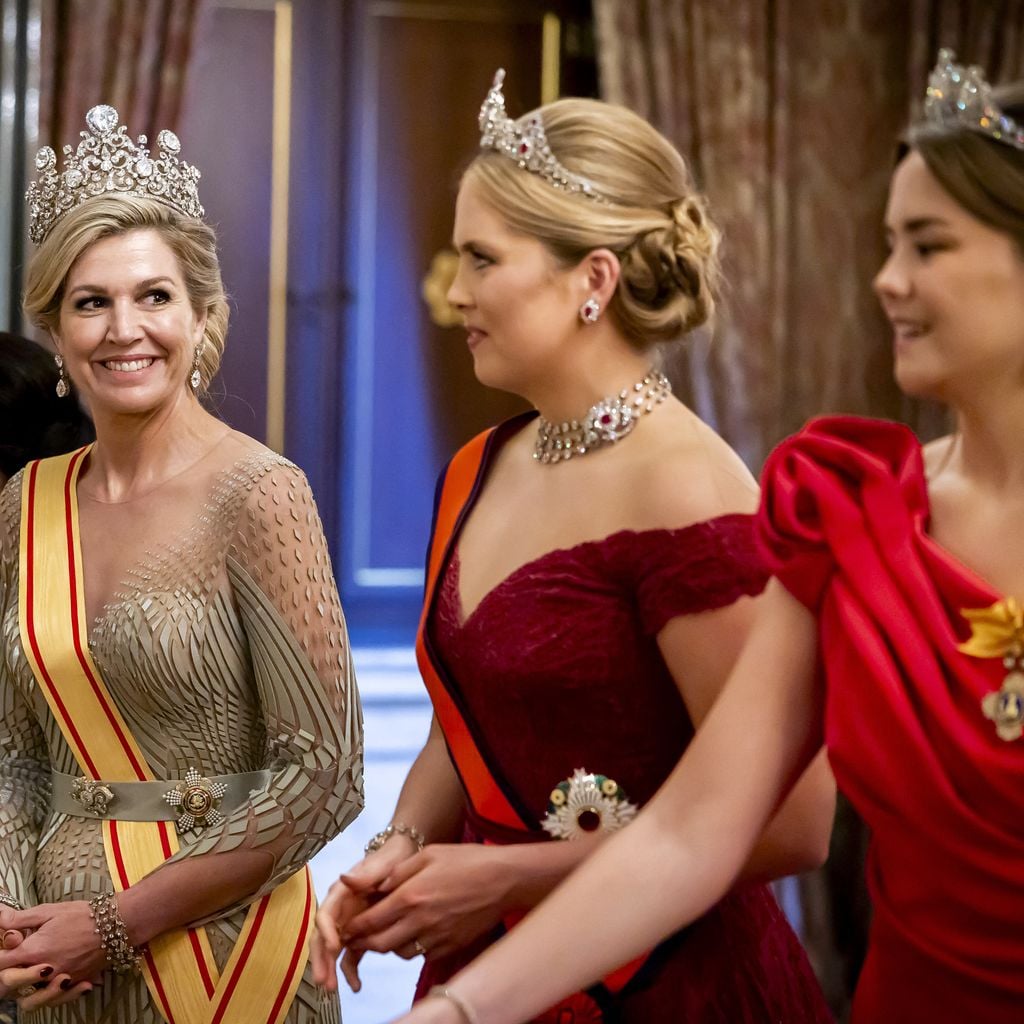 Staatsbankett in Amsterdam: Königin Máxima mit Prinzessin Amalia und Prinzessin Ariane begrüßen Kaiser Naruhito und Kaiserin Masako