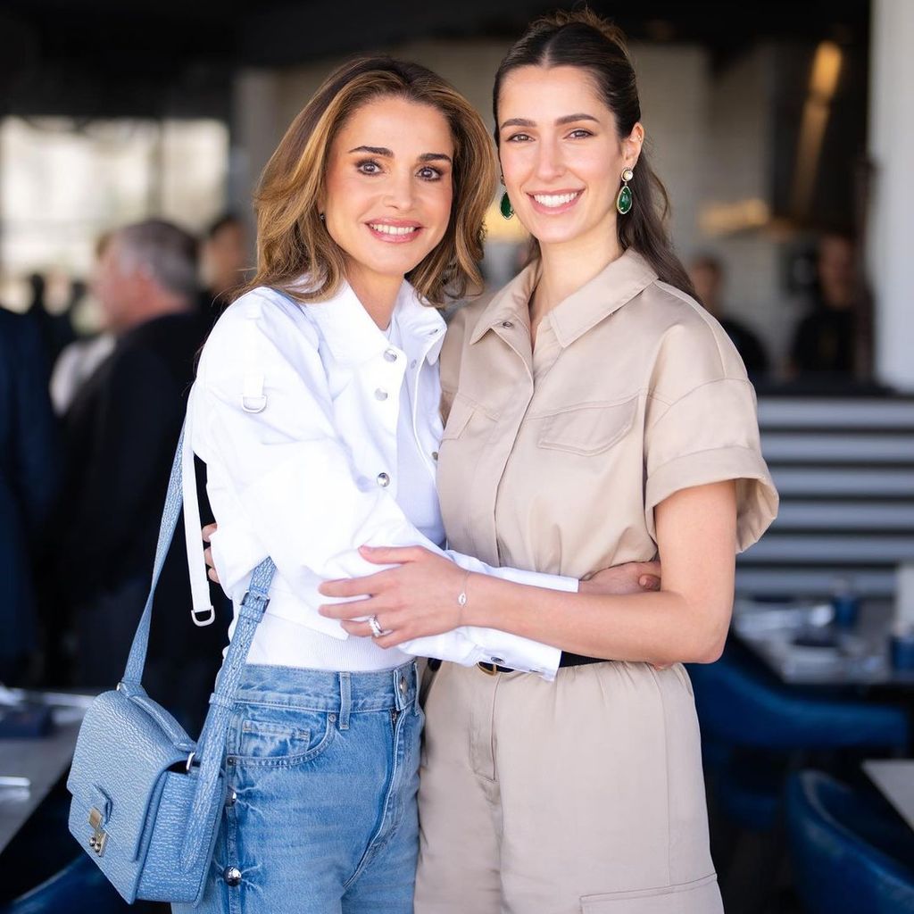 Königin Rania von Jordanien mit ihrer Schwiegertochter Prinzessin Rajwa im August 2023