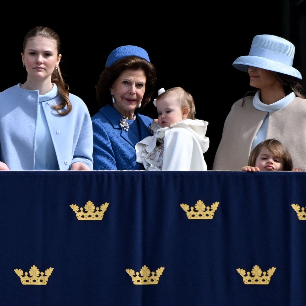 Feier zum 80. Geburtstag von König Carl Gustaf: Königin Silvia mit Prinzessin Ines, Prinzessin Estelle und Prinzessin Sofia am Schloss in Stockholm