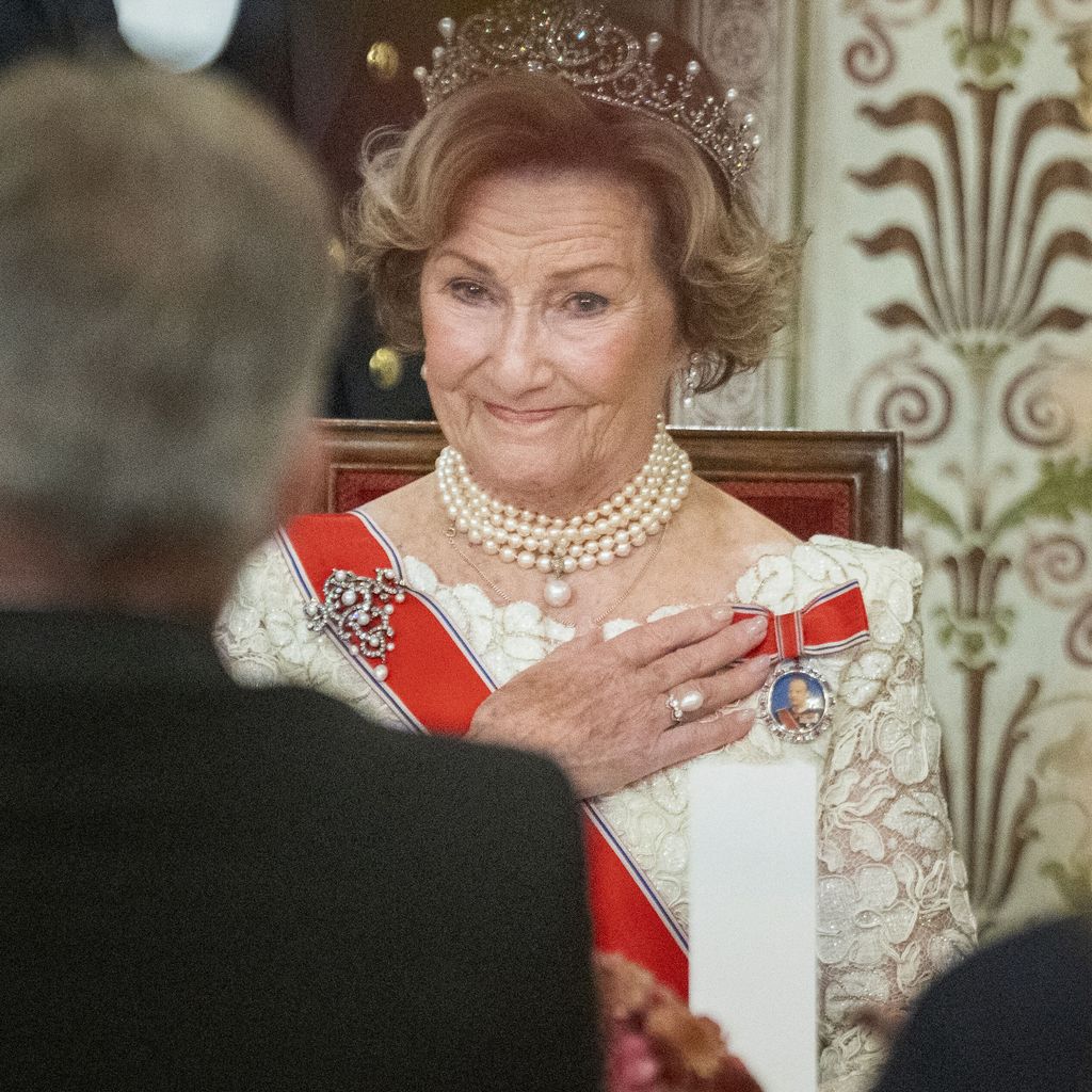 Königin Sonja bei einem Galadinner der norwegischen Königsfamilie für die Vertreter des Stortings