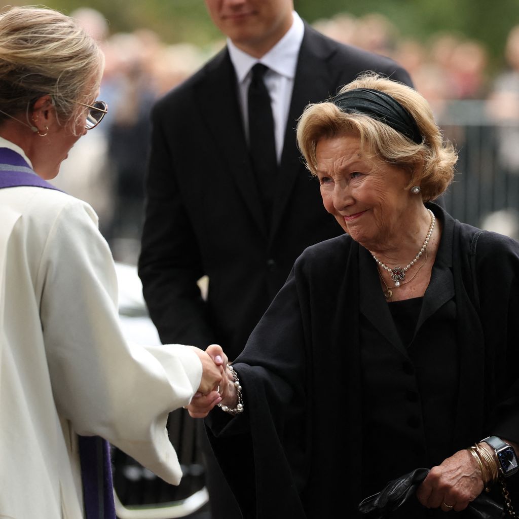 Königin Sonja wird beim Gedenkgottesdienst für König Harald V.