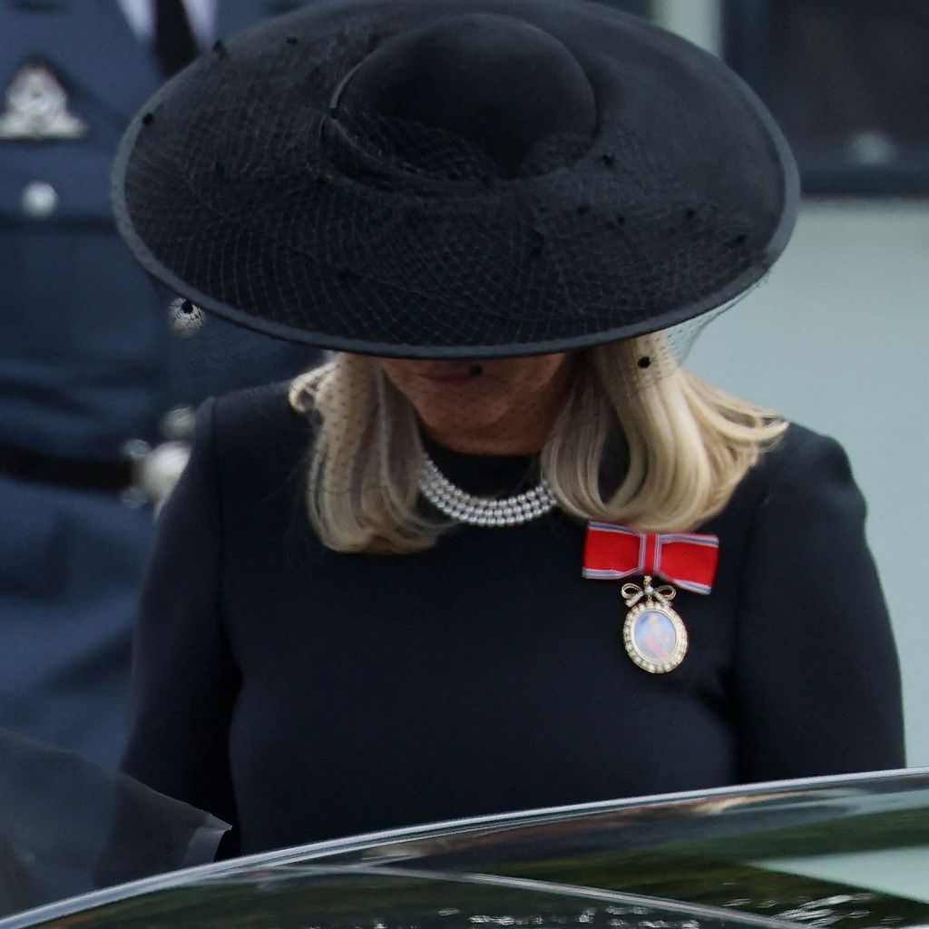 Königin Sonja und Kronprinzessin Mette-Marit treffen zur Trauerfeier für König Harald V am Dom in Oslo ein