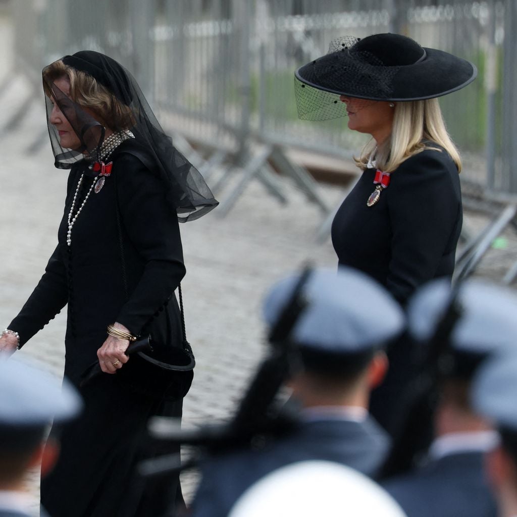 Königin Sonja und Kronprinzessin Mette-Marit treffen zur Trauerfeier für König Harald V am Dom in Oslo ein
