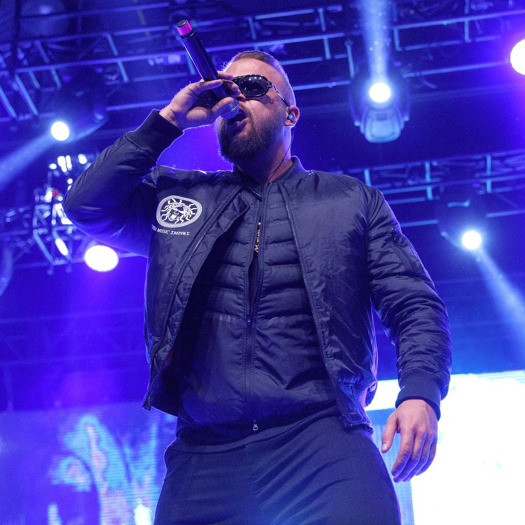 Kollegah bei einem Konzert in Köln