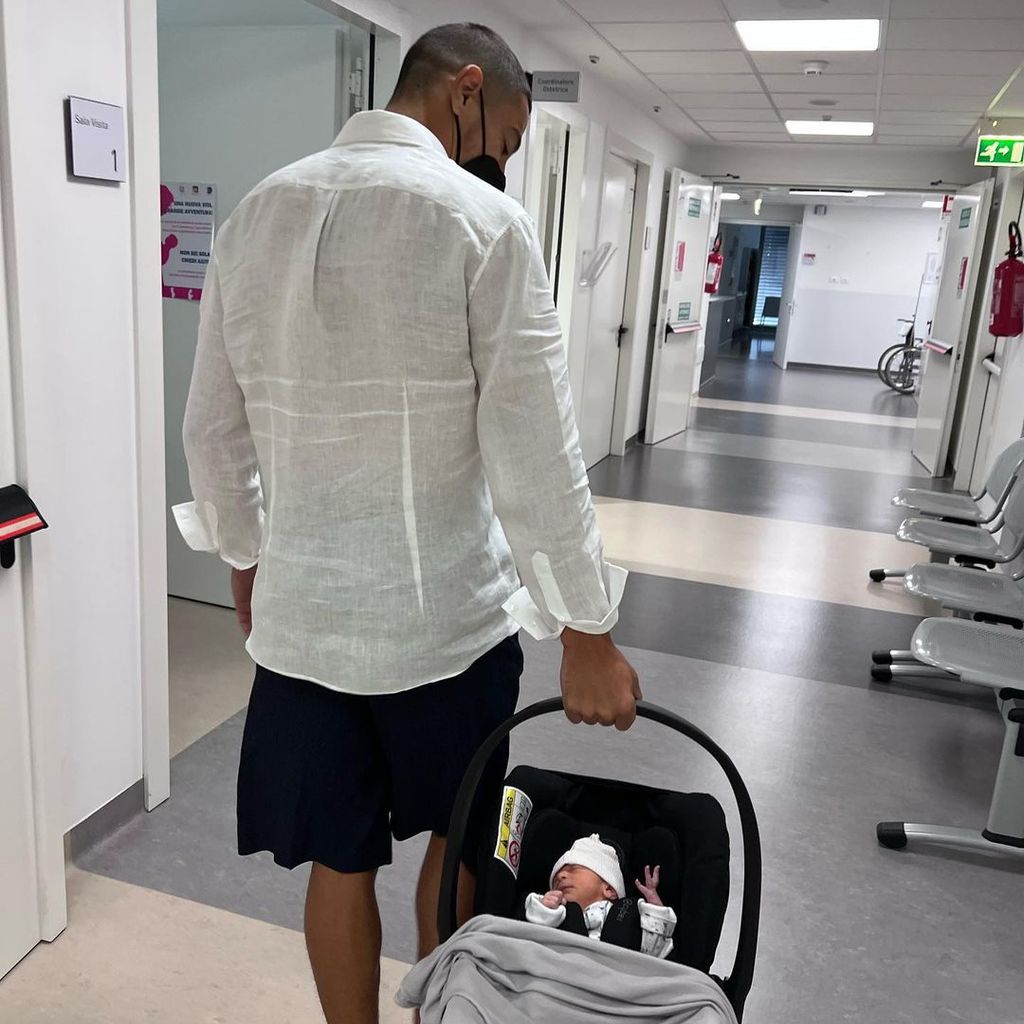 Koray Günter mit seinem Baby Kaan