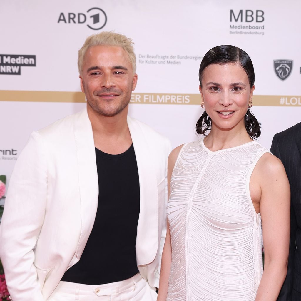 Kostja Ullmann, Aylin Tezel und Jerry Hoffmann bei den 76. Deutschen Filmpreisen im Palais am Funkturm in Berlin