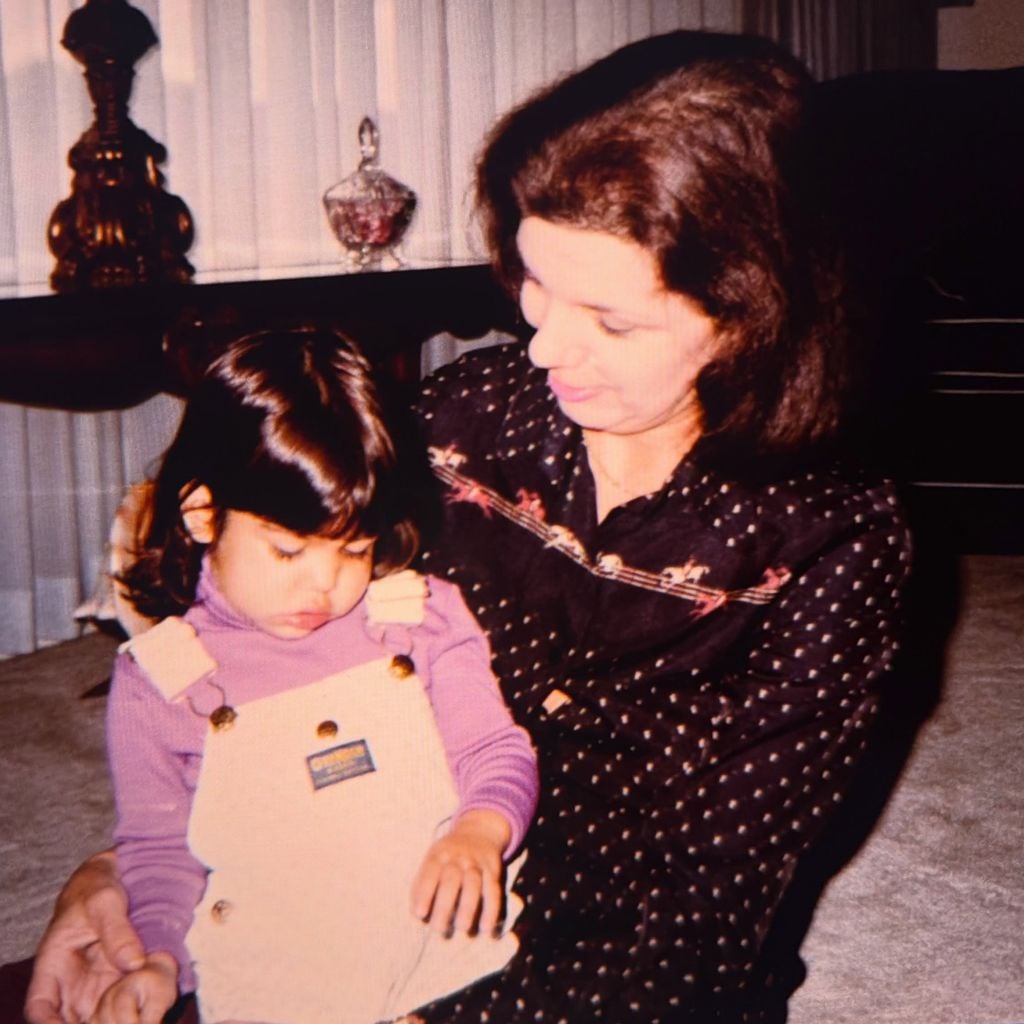 Kourtney Kardashian als Kind mit ihrer Oma MJ