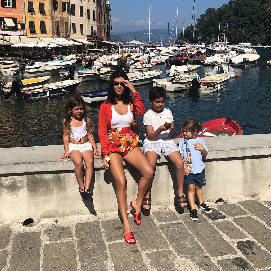 Kourtney Kardashian mit ihren Kindern Penelope, Mason und Reign