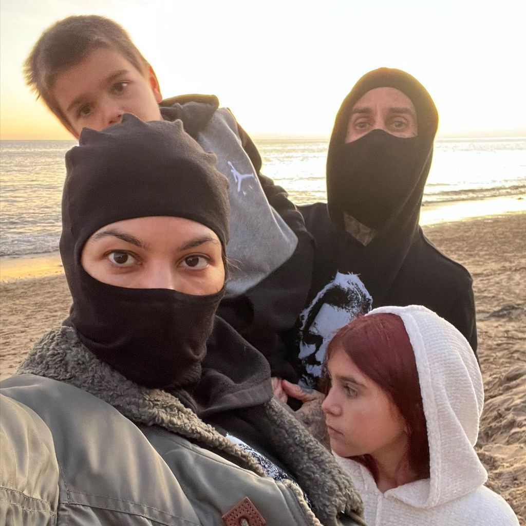 Kourtney Kardashian mit ihrem Verlobten Travis Barker und ihren Kids Reign und Penelope Disick