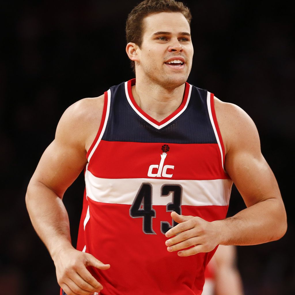 Kris Humphries, Basketballer