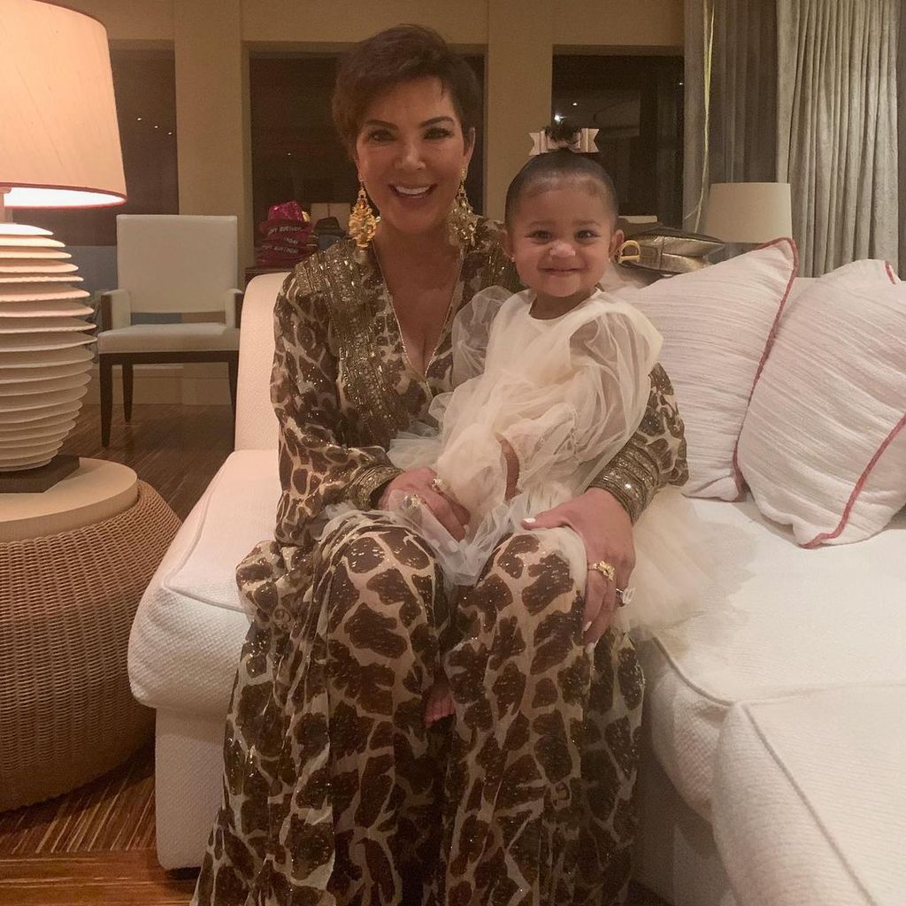 Kris Jenner und Enkelin Stormi.